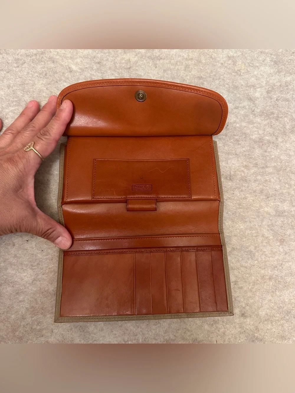 Dooney & Bourke Vintage Leather Long Wallet Taupe Brown Cognac Trim Kiss Lock